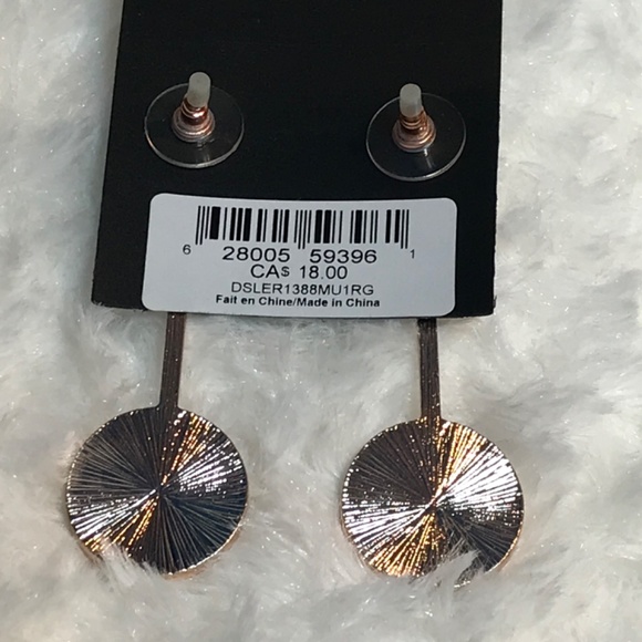 NWT Design Lab Lord & Taylor Women’s Single Rhinestone Gold Tone Drop Earrings - Picture 7 of 9